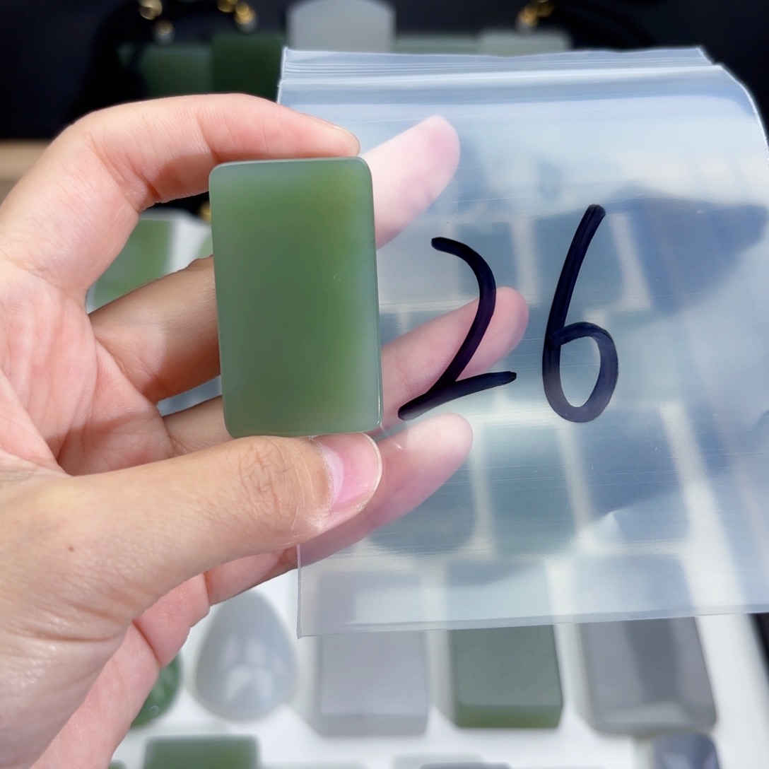 似***年和田玉未镶嵌颈饰