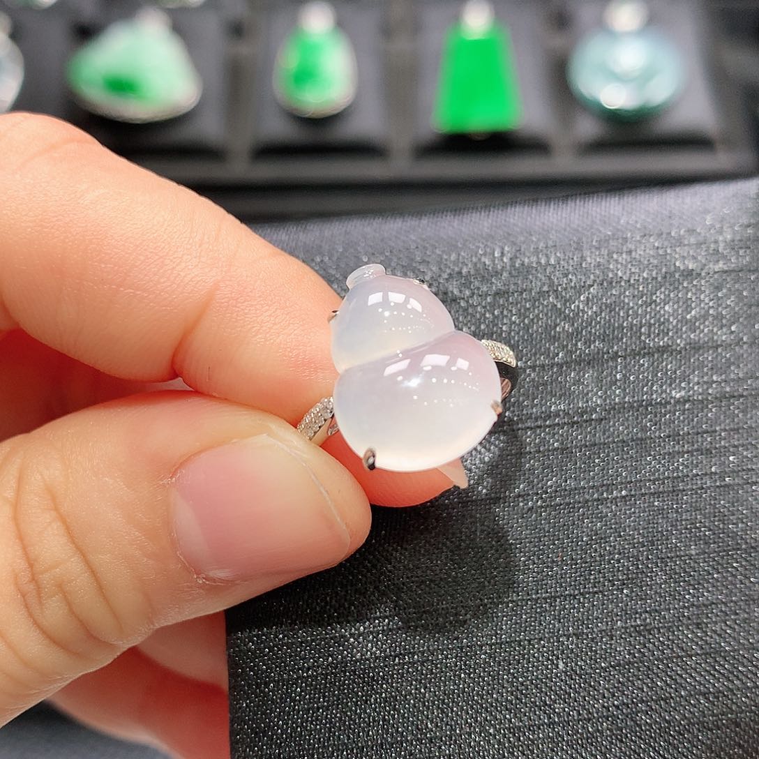 翡翠戒指18K金镶嵌葫芦
