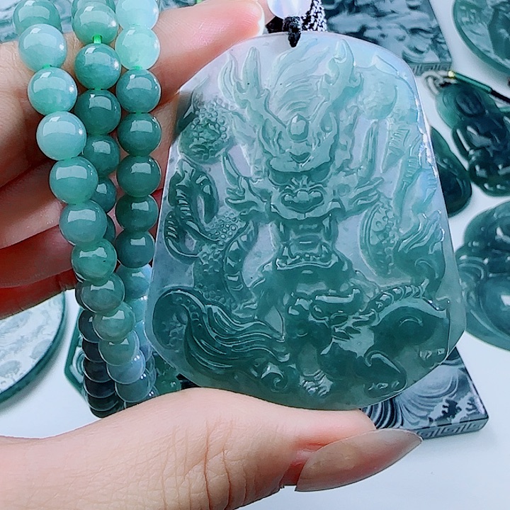 翡翠未镶嵌颈饰多样性发货天然的A货翡翠