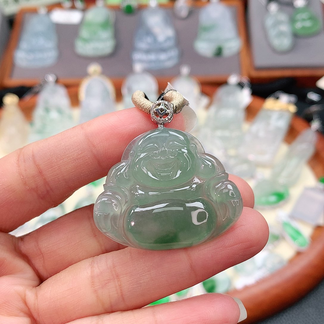 颈饰18K金镶嵌翡翠佛公