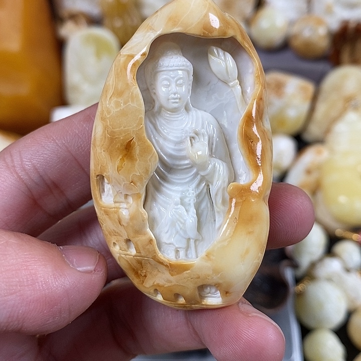 琥珀裸石未镶嵌妥*的我