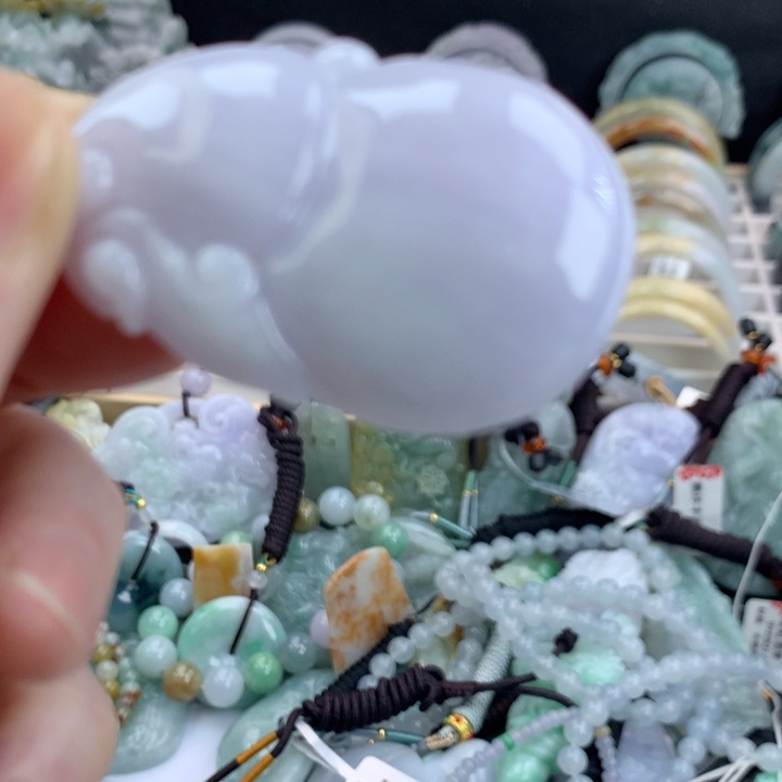 翡翠颈饰未镶嵌吊坠