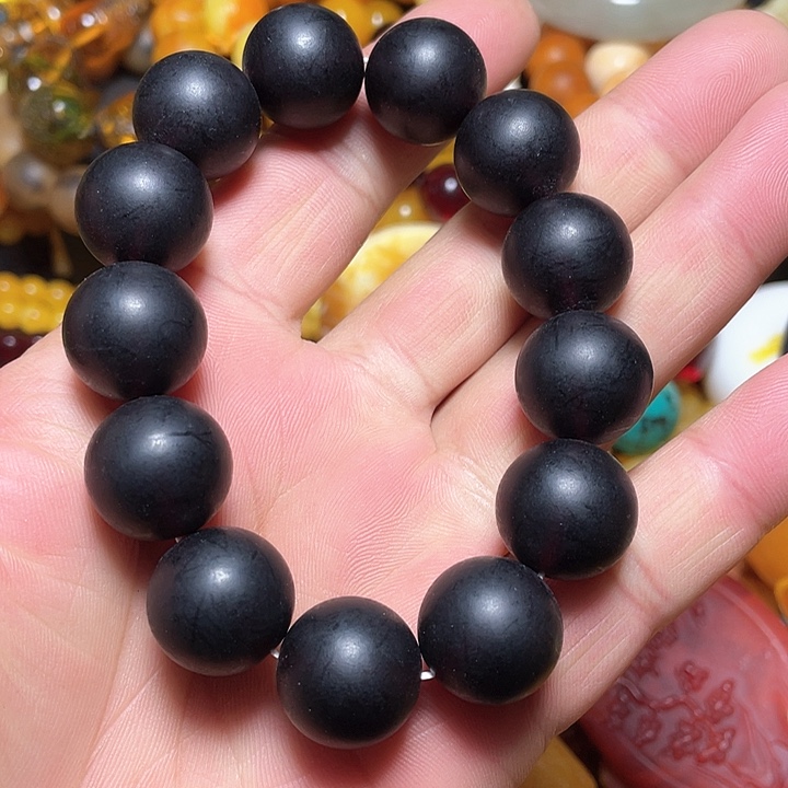 琥珀颈饰未镶嵌琥珀