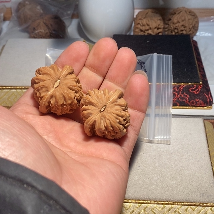 文玩核桃把件L**g核桃