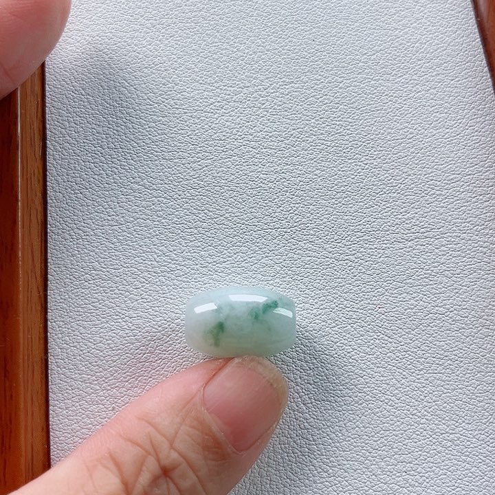 翡翠未镶嵌颈饰孤品