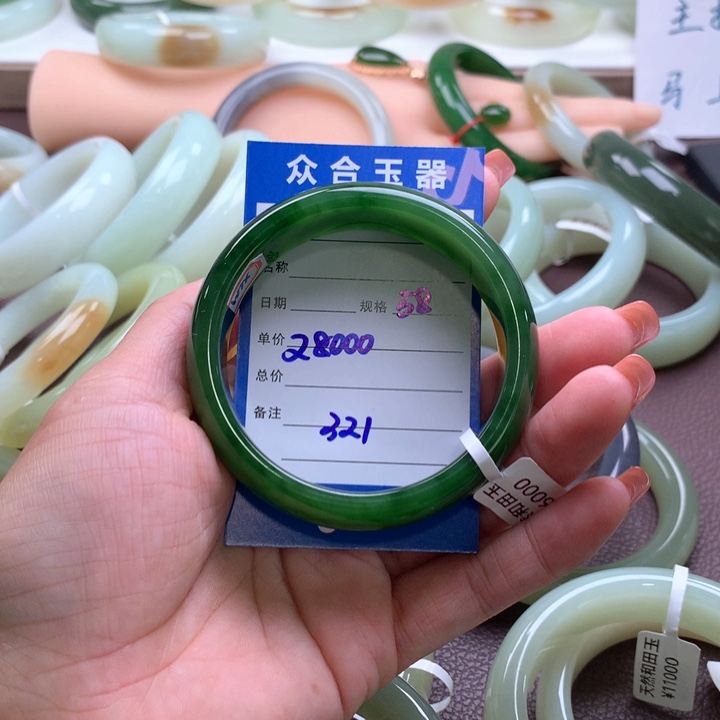 和田玉手镯未镶嵌永****姐