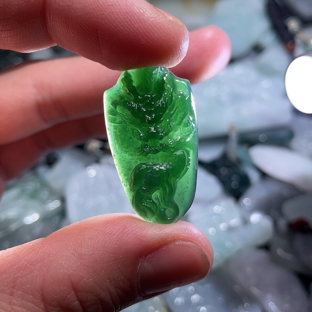 翡翠颈饰未镶嵌翡翠