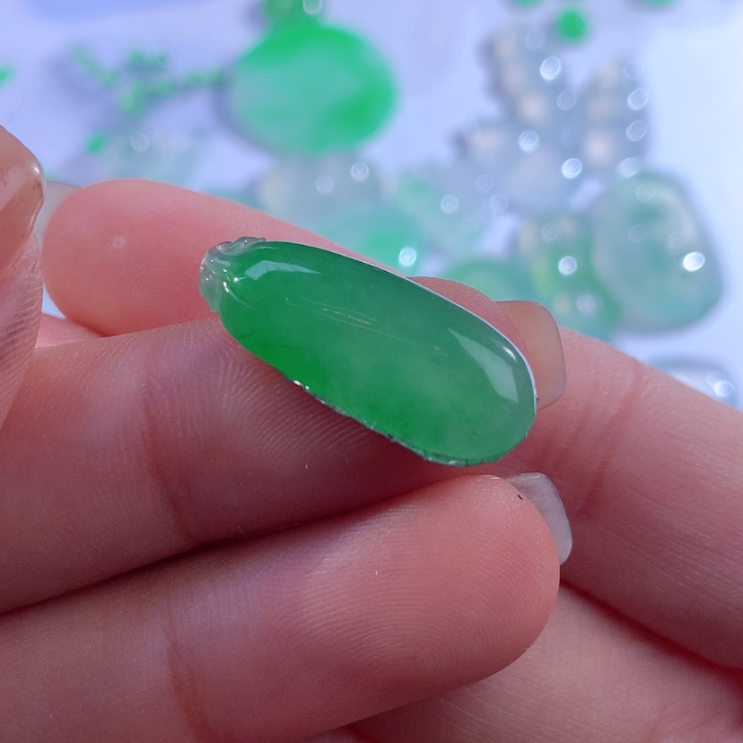 【闪购商品】翡翠颈饰未镶嵌缅甸翡翠