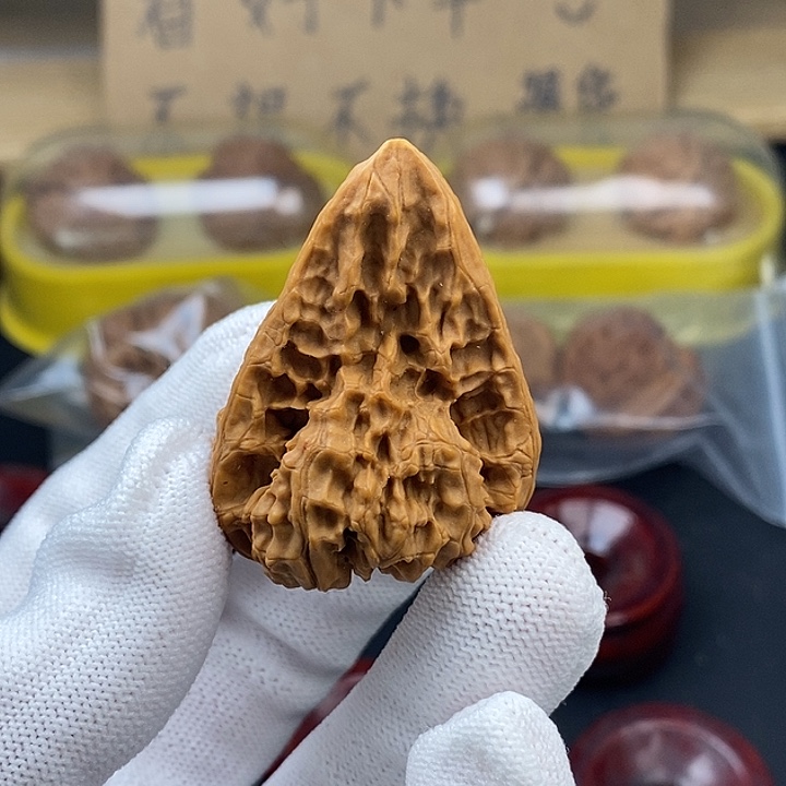 放***牛文玩核桃吊坠黄磕碰不退不换