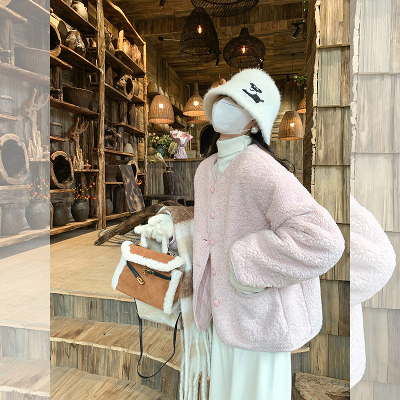 曾小咸 温柔风粉色绒绒短外套 Z243WY2962