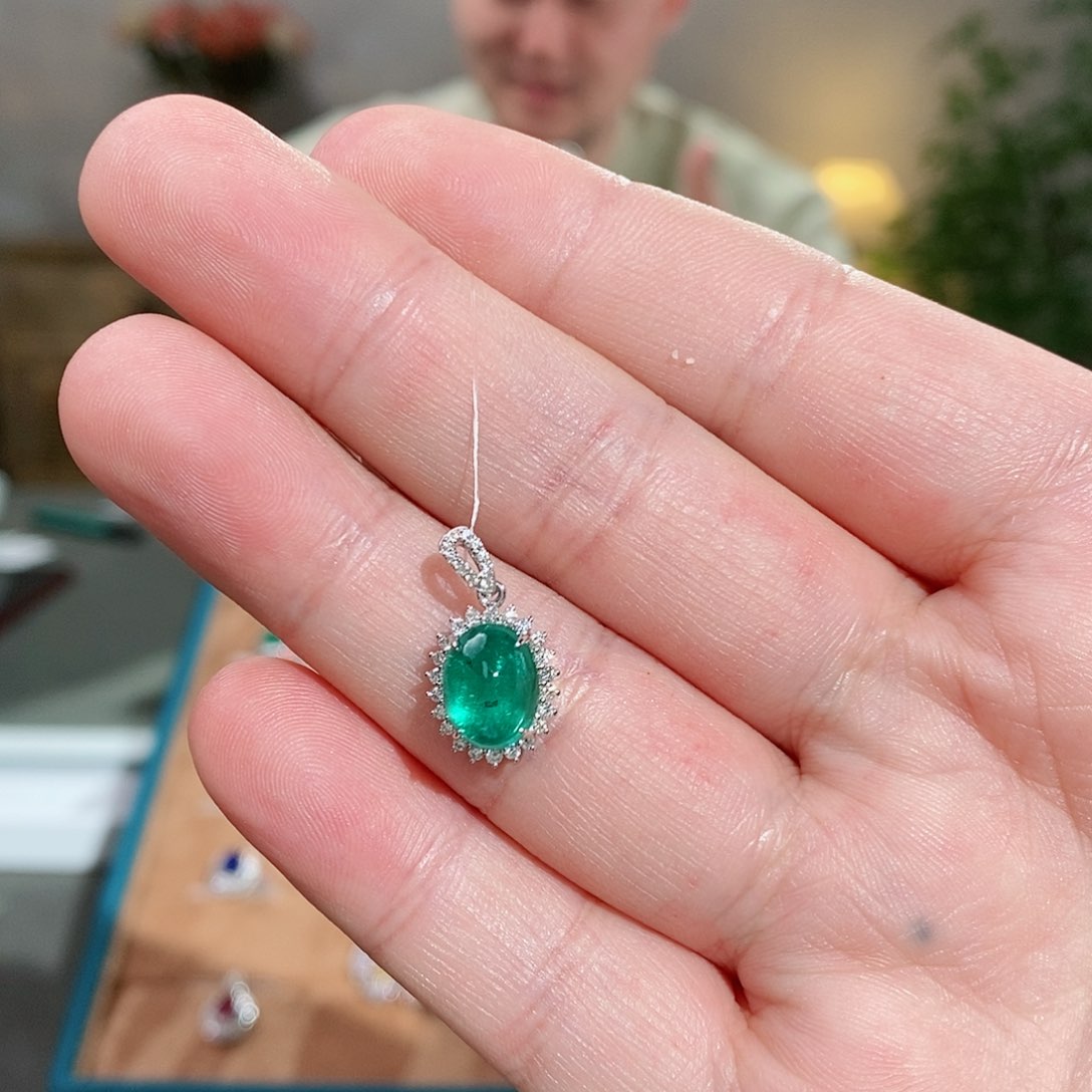 祖母绿颈饰18K金镶嵌2.49