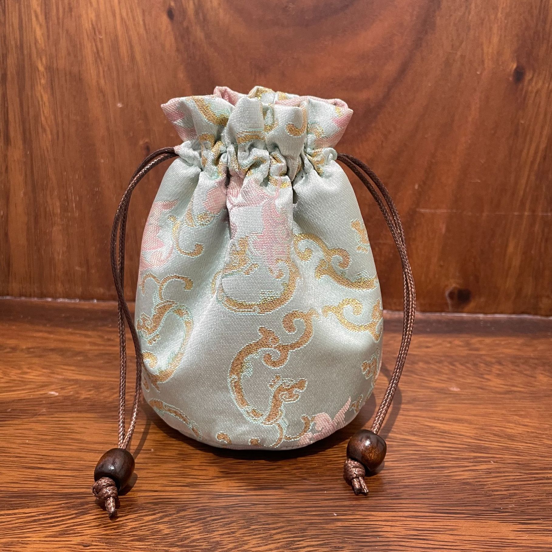 【陶珊居】y-缠枝莲束口包（慢蓝）