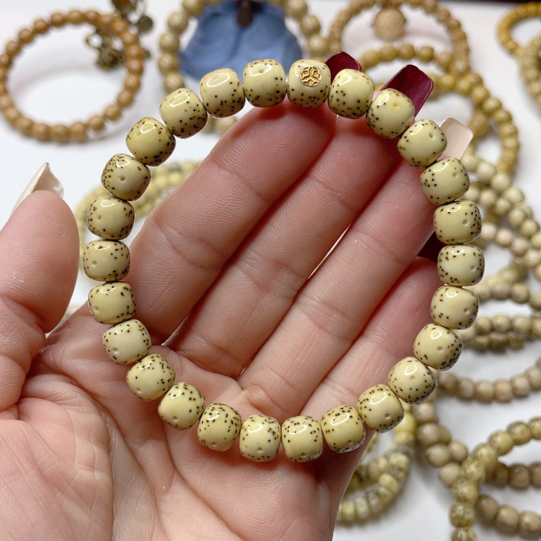 星月菩提吊坠石玉料古瓷白大留白小细星卡9