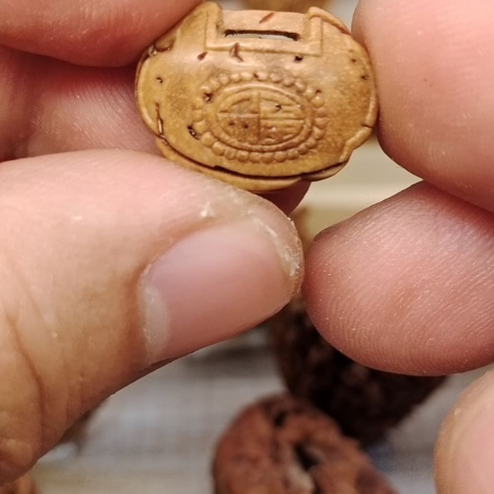 纯手工桃核雕刻平安锁