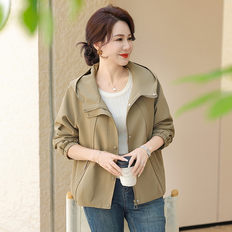 中老年女装秋季胖妈妈连帽外套时尚显瘦休闲女装风衣气质春秋百搭