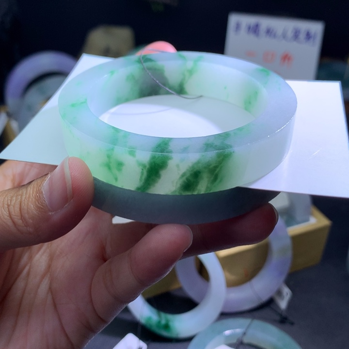 定制翡翠未镶嵌翡翡手镯