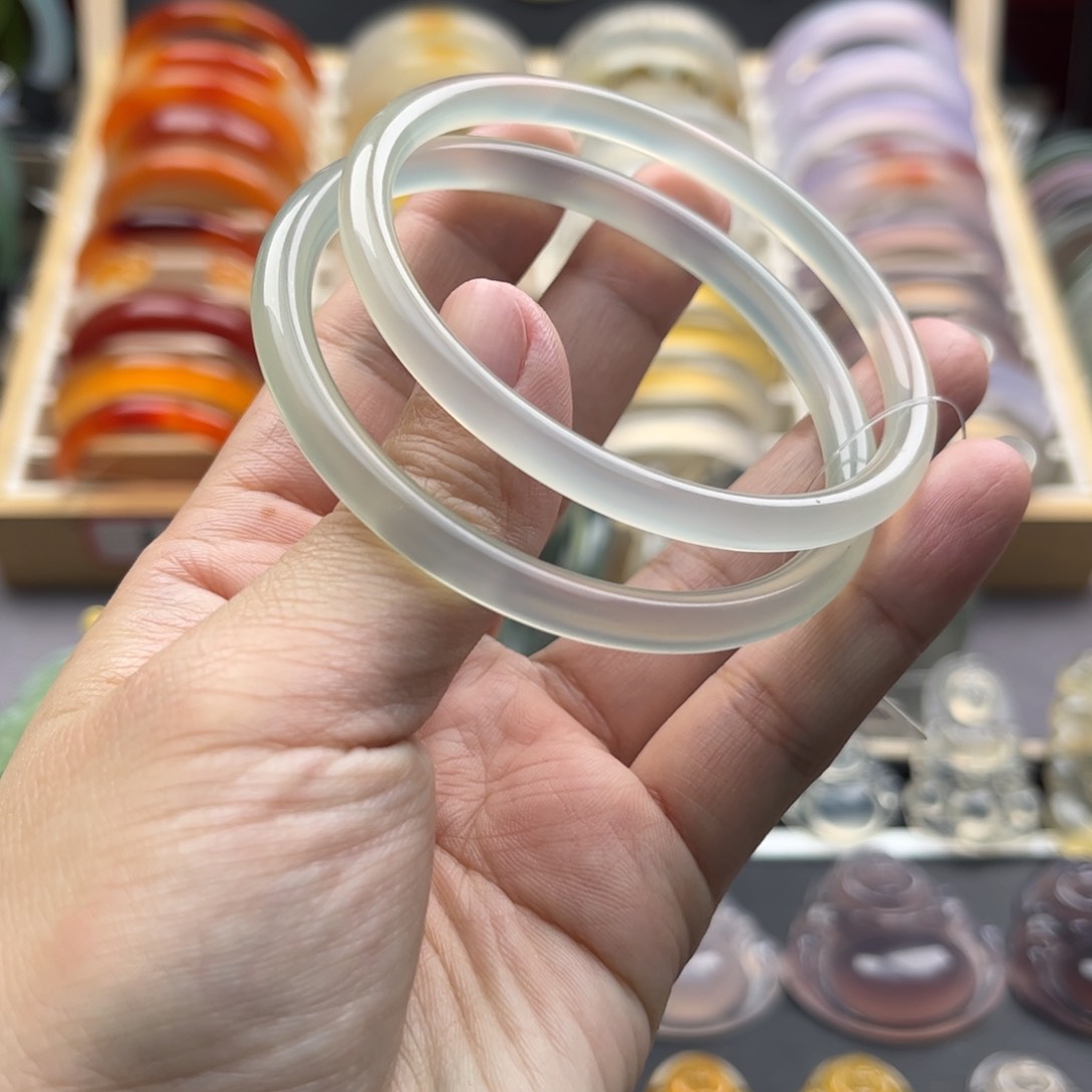 玛瑙/玉髓手镯未镶嵌60