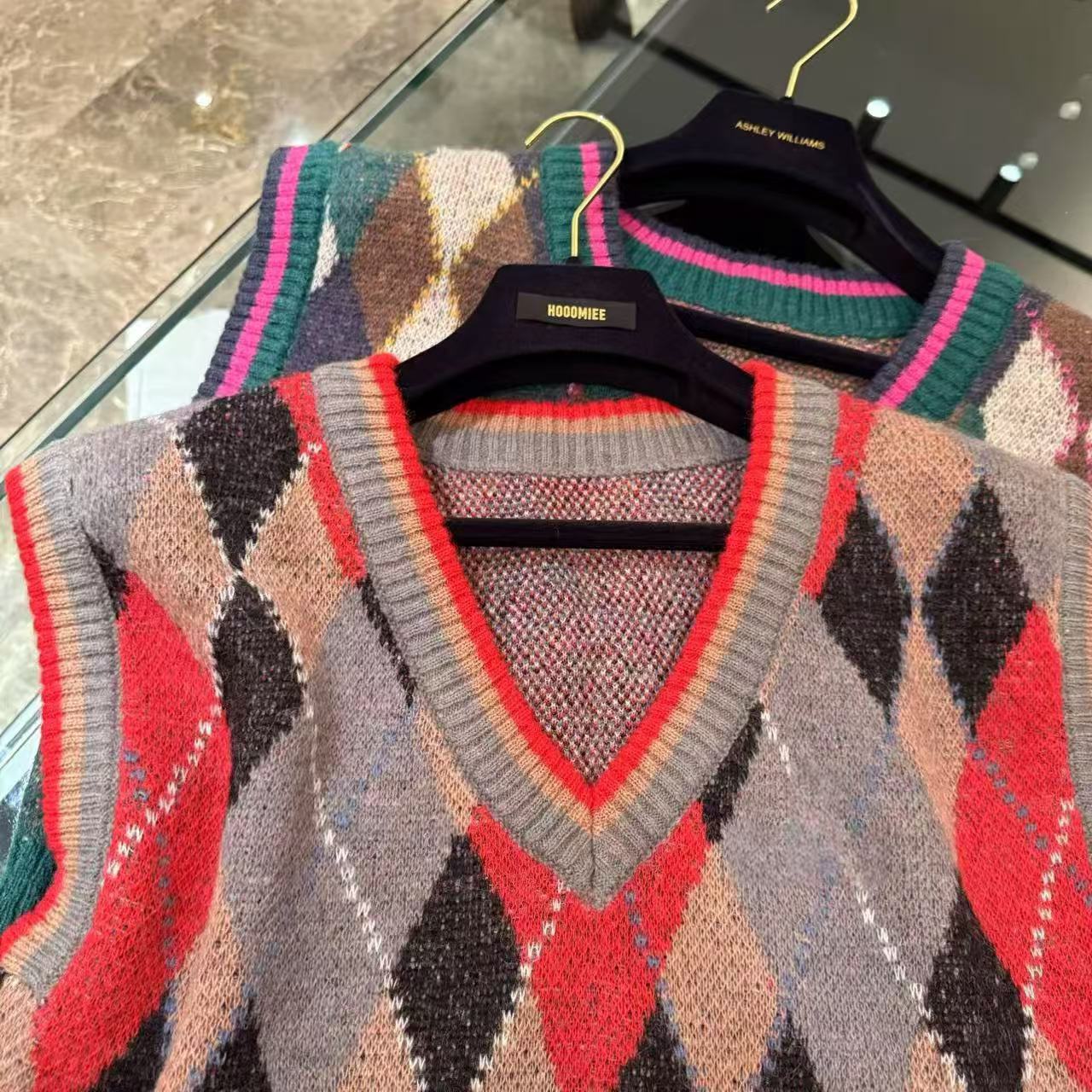 Hooomiee经典V领拼色简约复古提花女士背心马甲YS24251