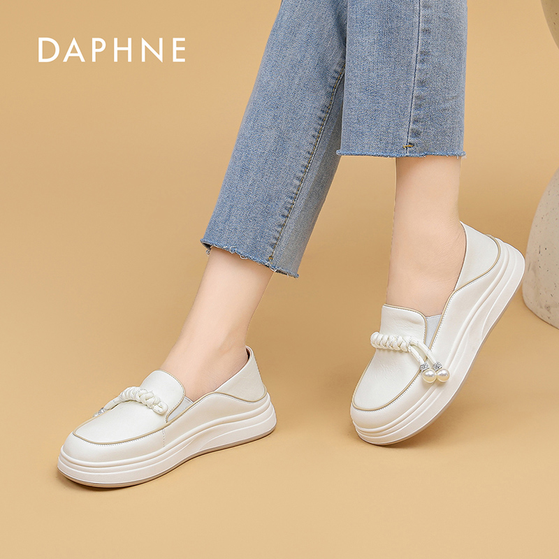 达芙妮百搭复古透气舒适圆头系带时尚小白鞋女款2025爆款专柜正品