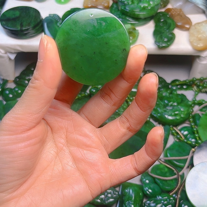 颈饰未镶嵌和田玉手***?