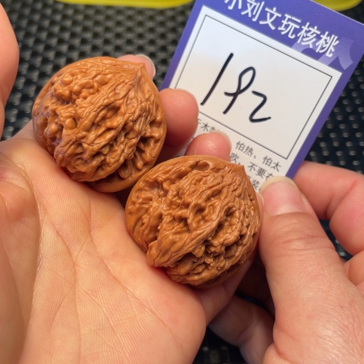 桃核把件40虎头，192。。。。。。。。