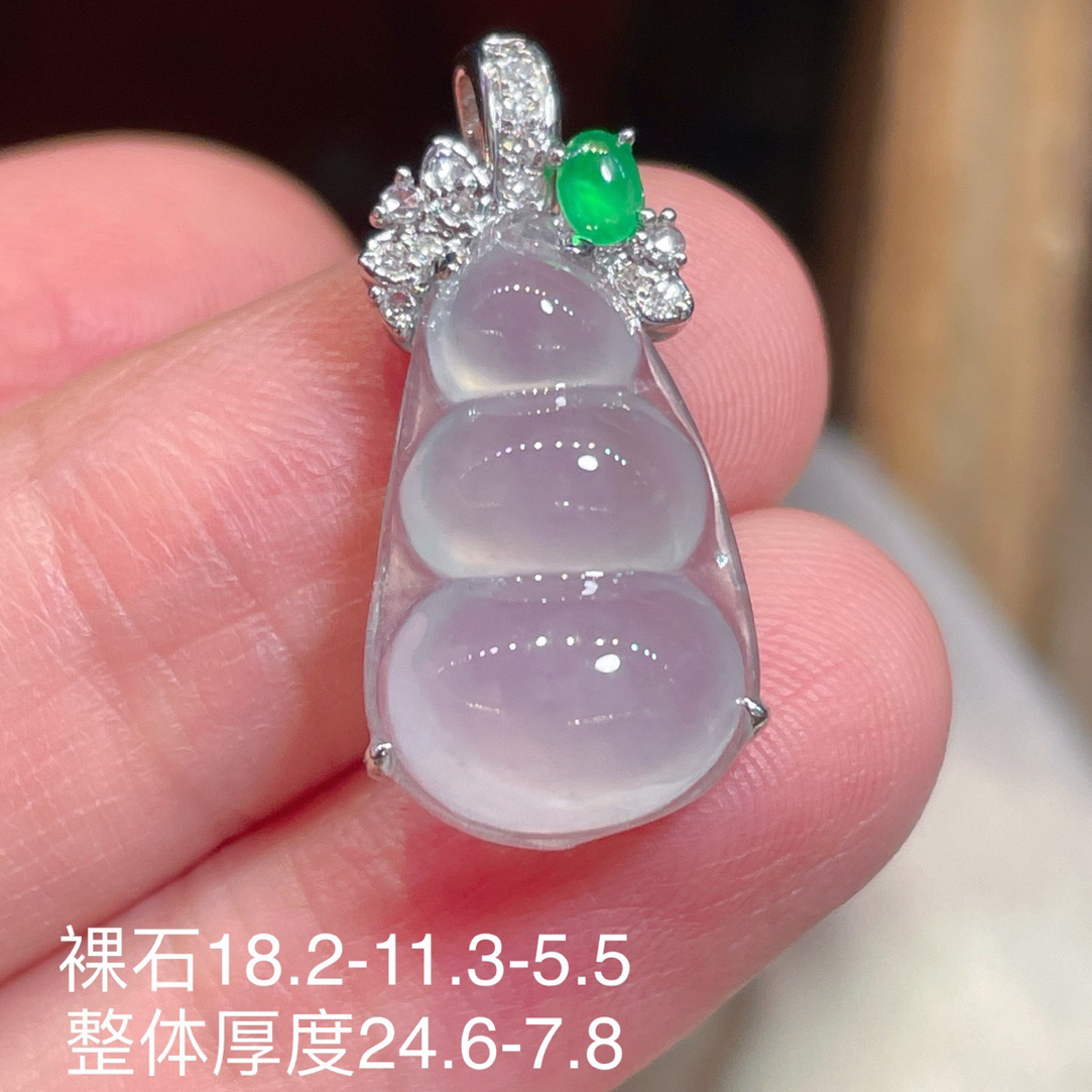 天然A货翡翠高冰福豆吊坠