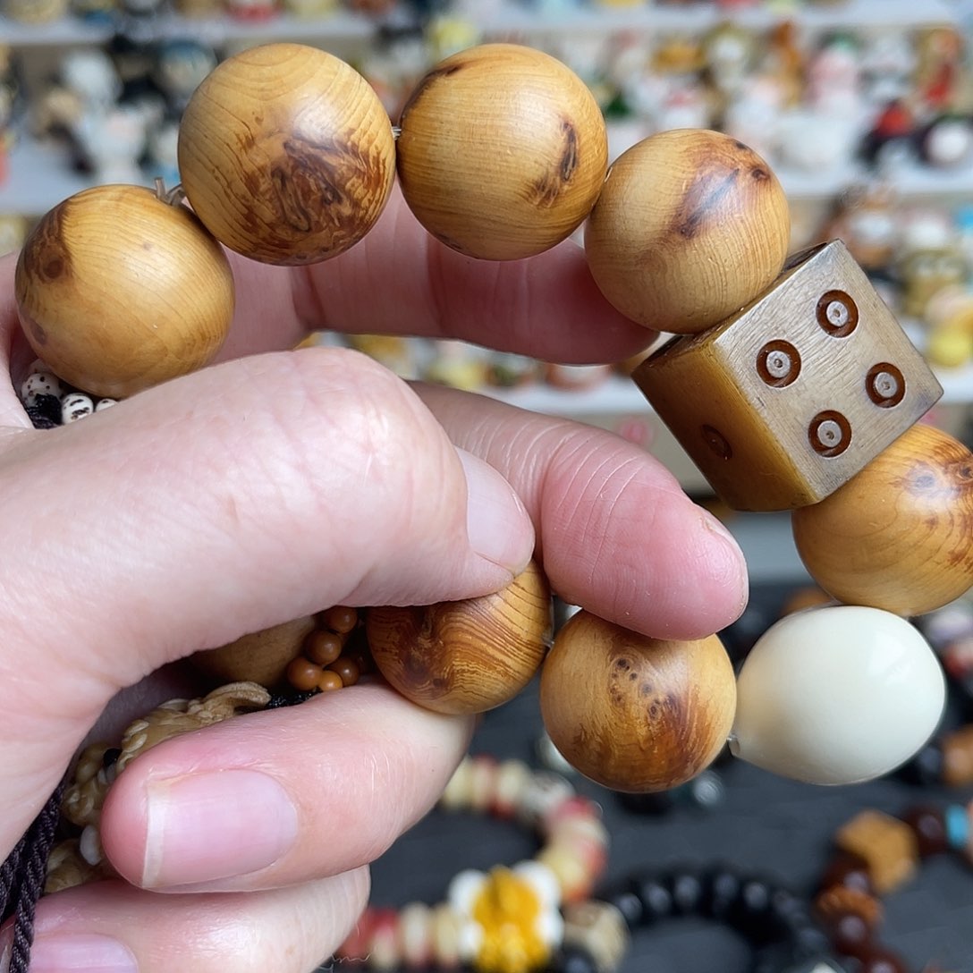 i***u无非金属手串亚白