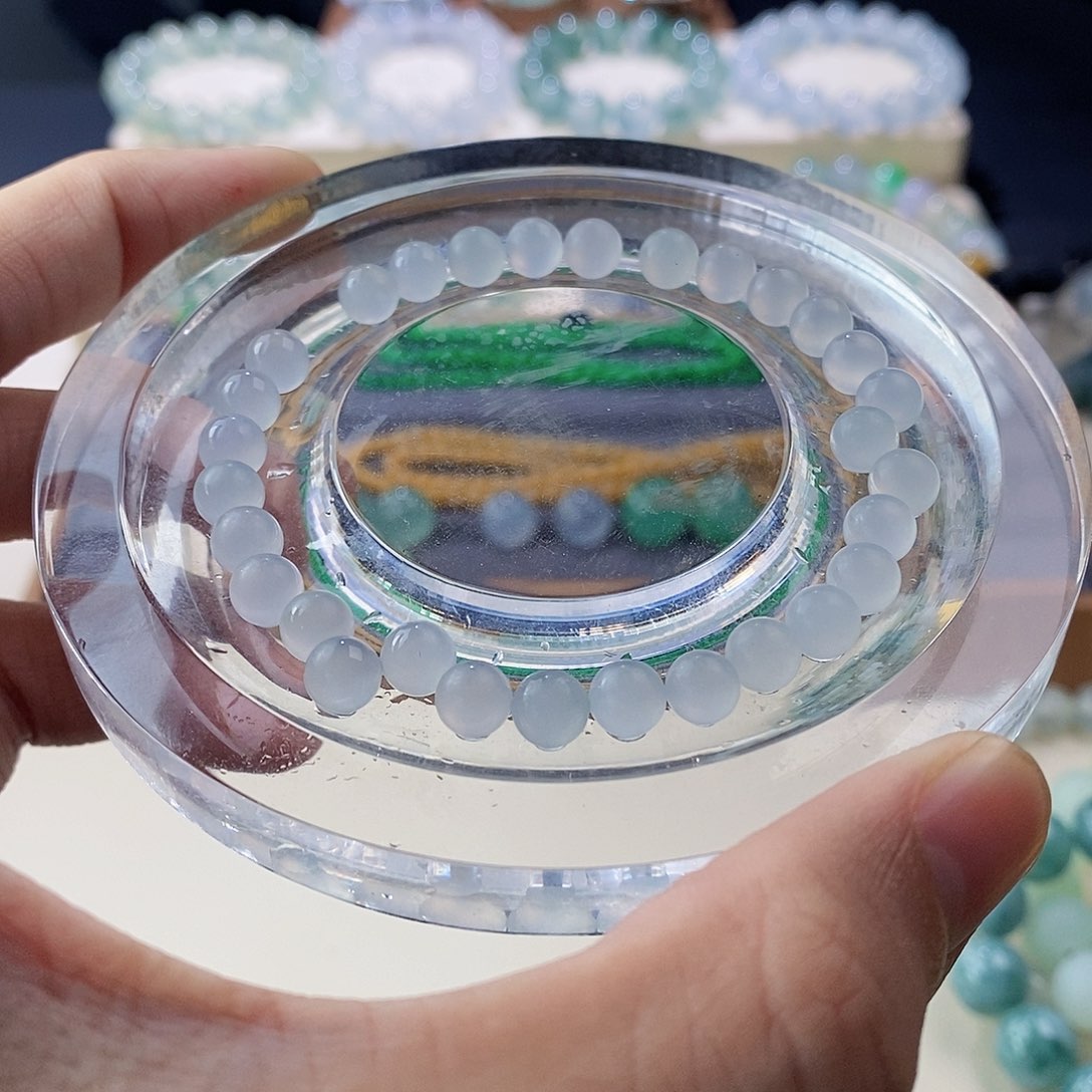 未镶嵌定制翡翠。