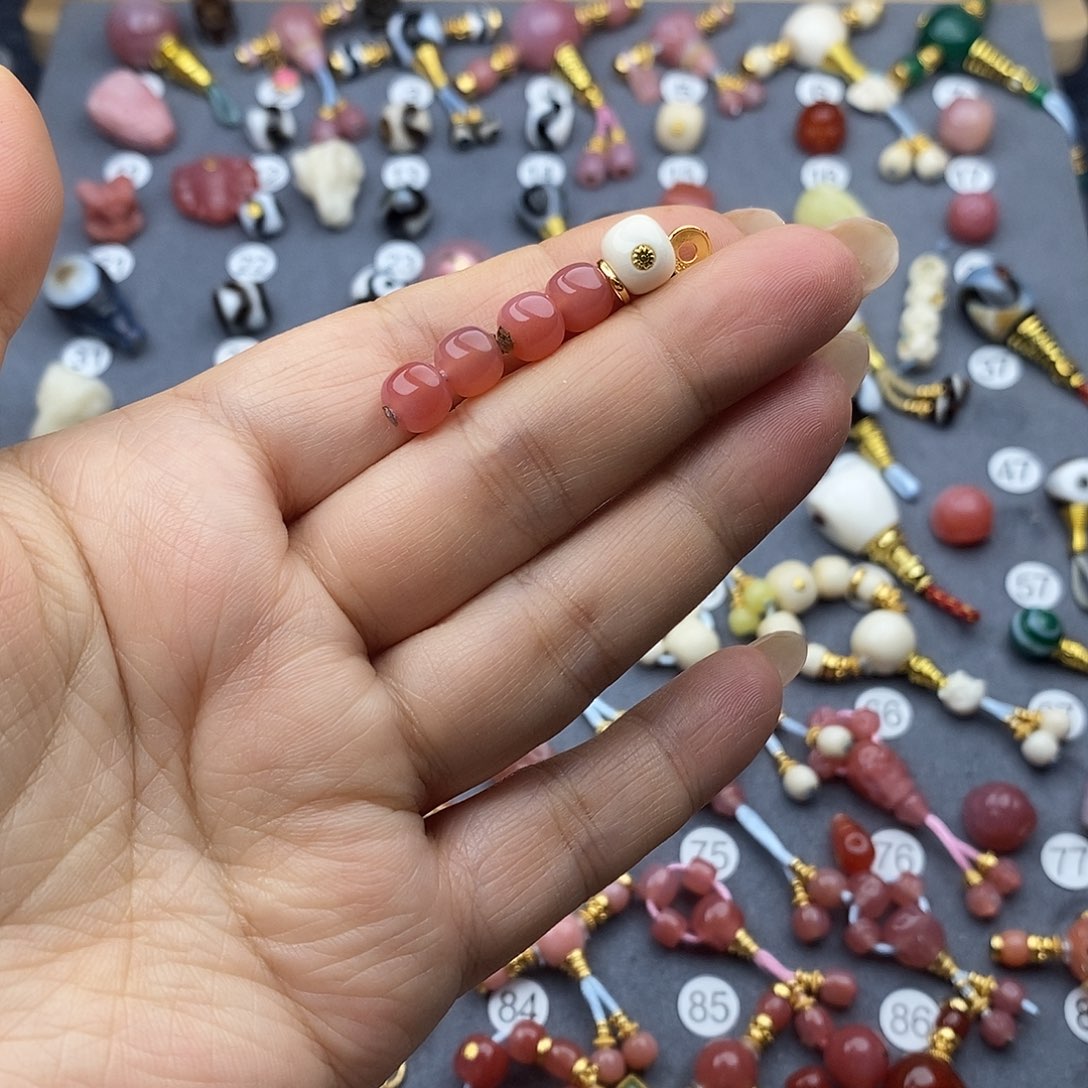 两***麻玛瑙/玉髓未镶嵌饰品