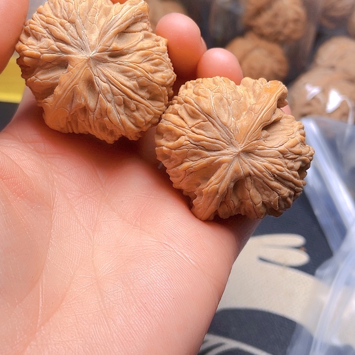 文玩核桃吊坠磨盘狮子头