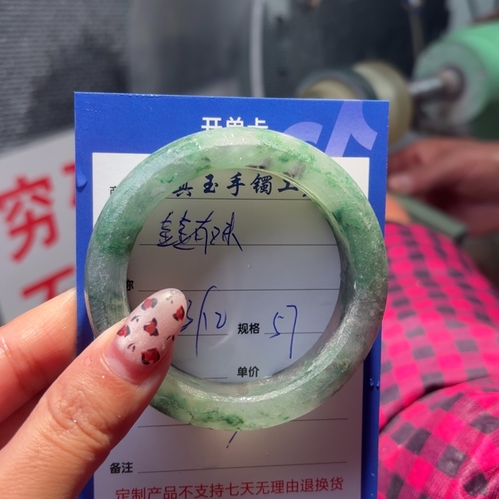 ****࿐石英质玉未镶嵌手镯