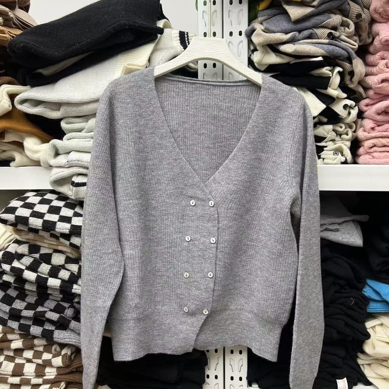 秋冬女士针织毛衣双扣四个扣开衫