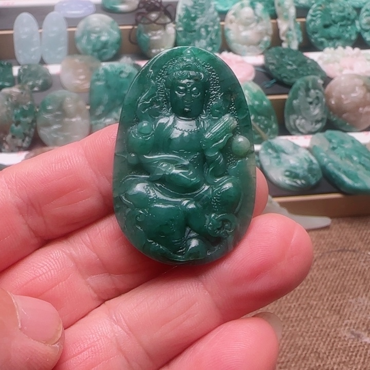 独山玉未镶嵌颈饰