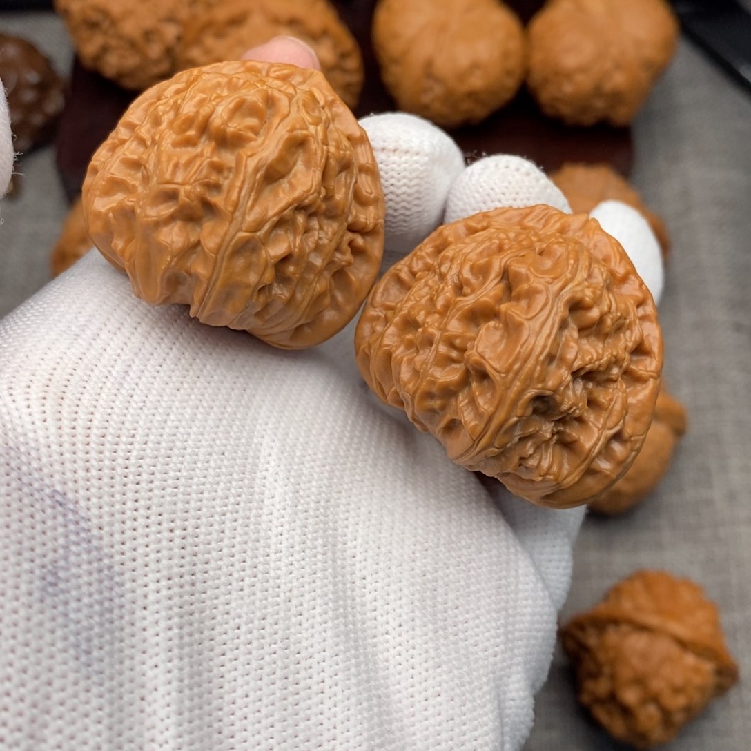 文玩核桃把件38全品三角白