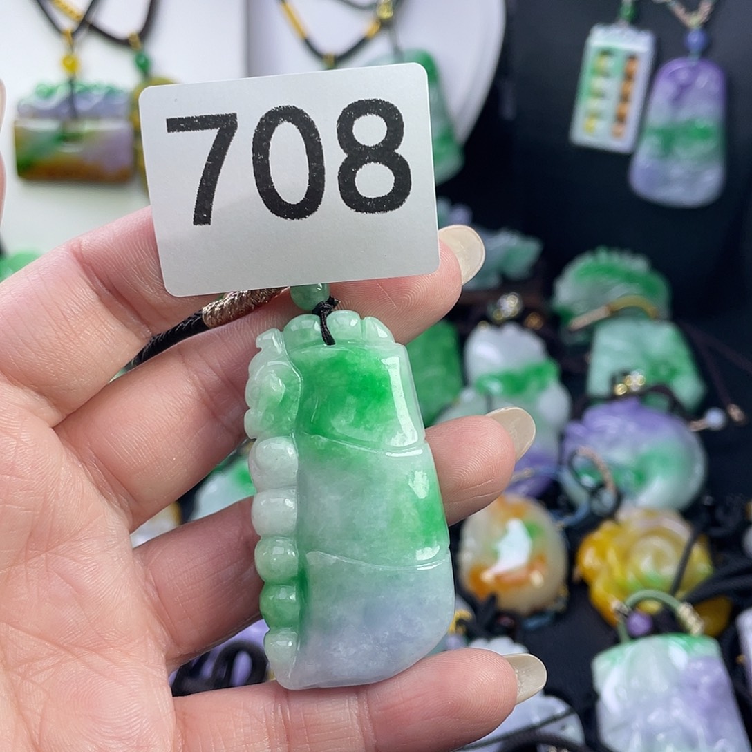 翡翠未镶嵌吊坠(赠链)