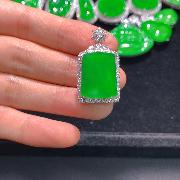 翡翠银S925镶嵌颈饰一个