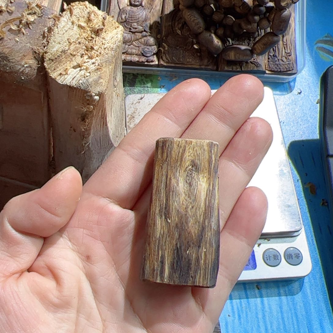 沉香吊坠红棋素牌9.3克