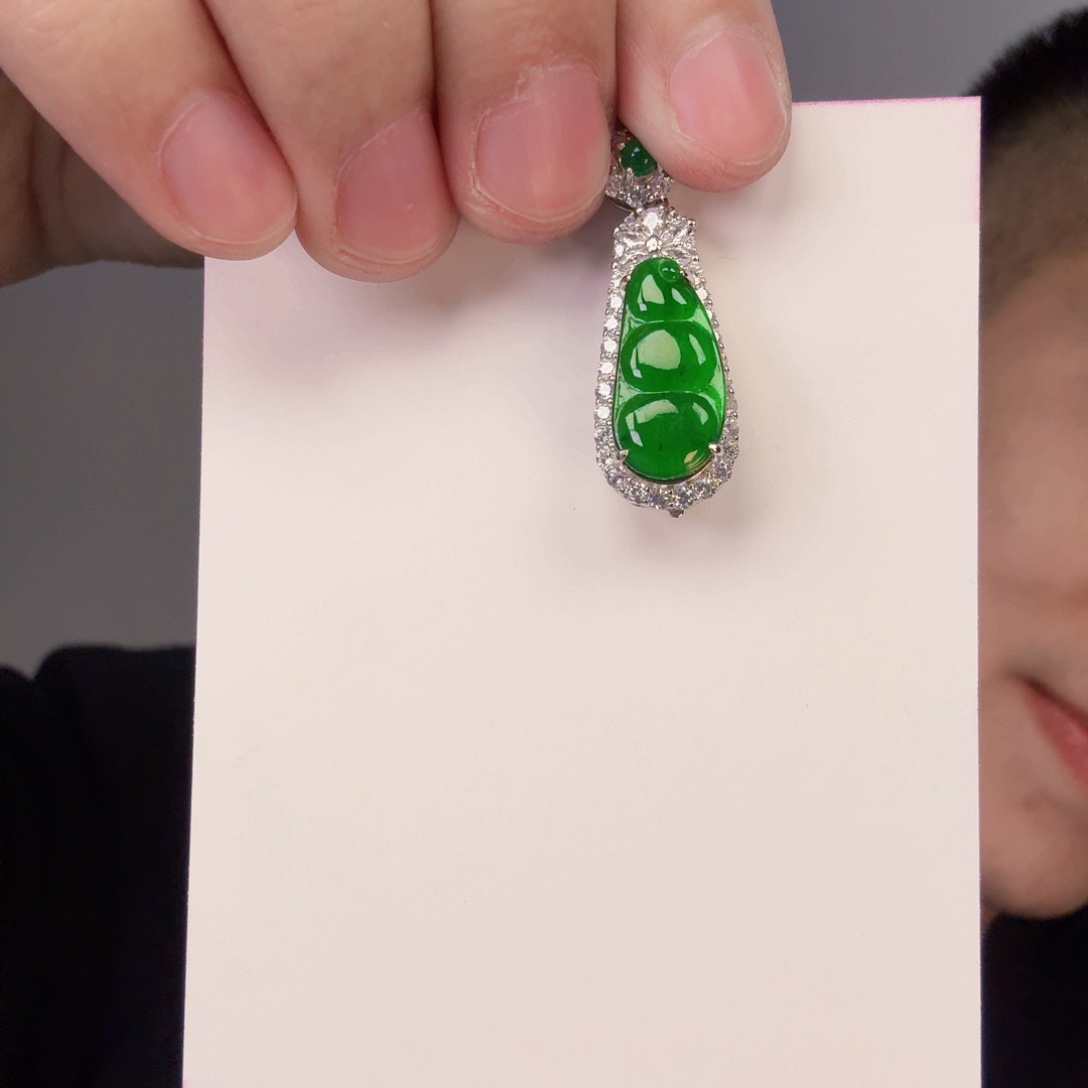 翡翠颈饰未镶嵌一件