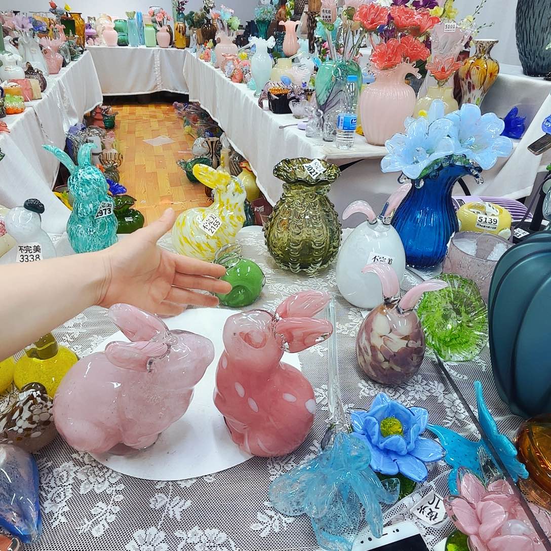 一对兔子琉璃花瓶花器艺术品