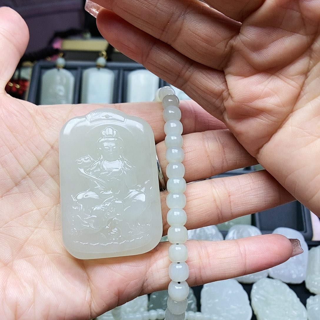 和田玉颈饰未镶嵌余****⁸