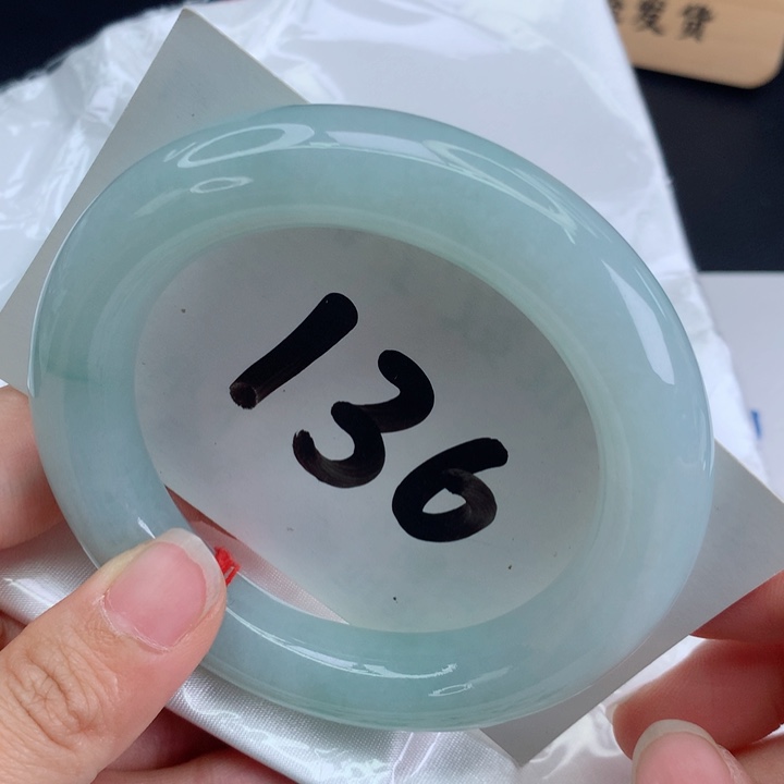 翡翠手镯（圆镯）未镶嵌甜甜圈