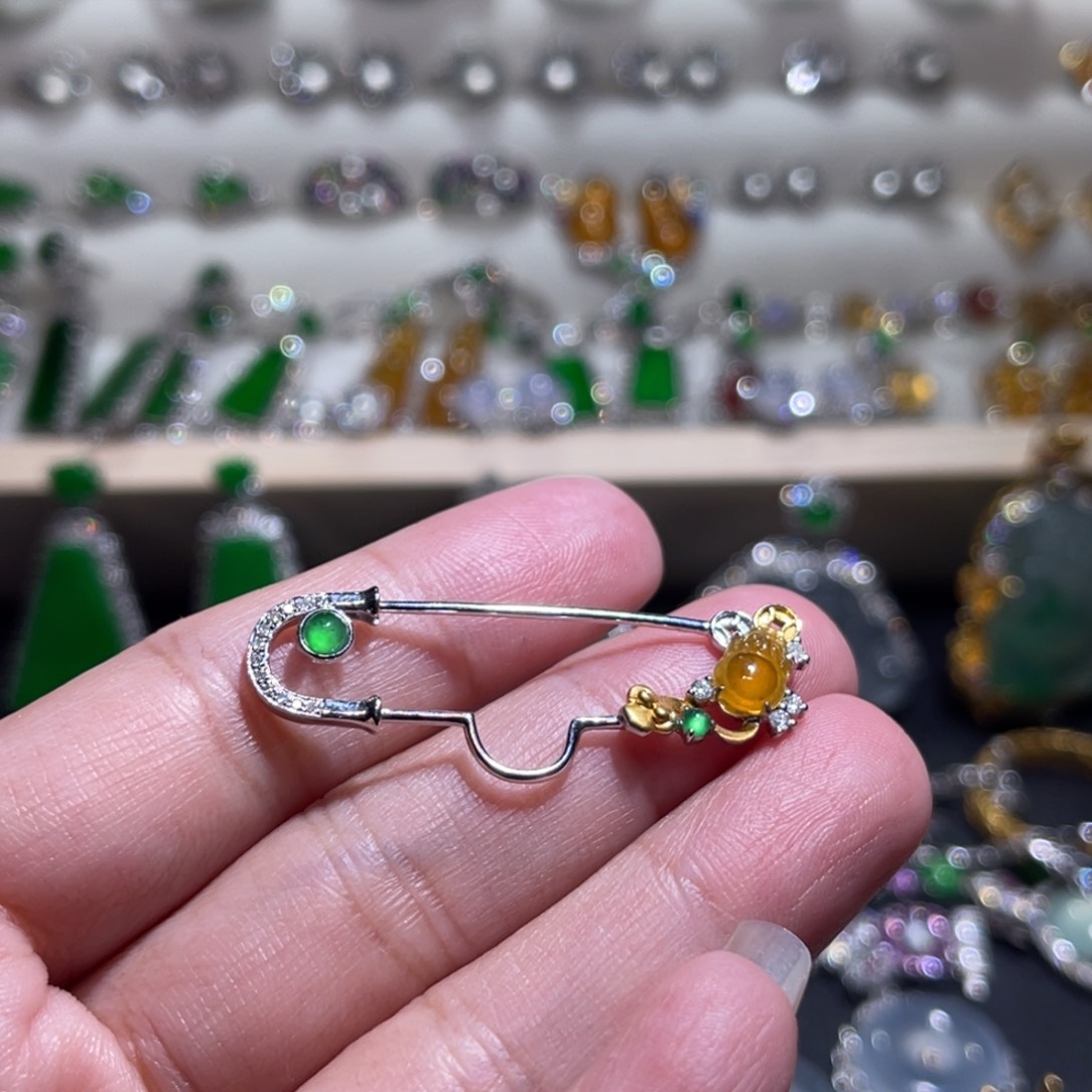 翡翠吊坠(不含链)18K金镶嵌别针