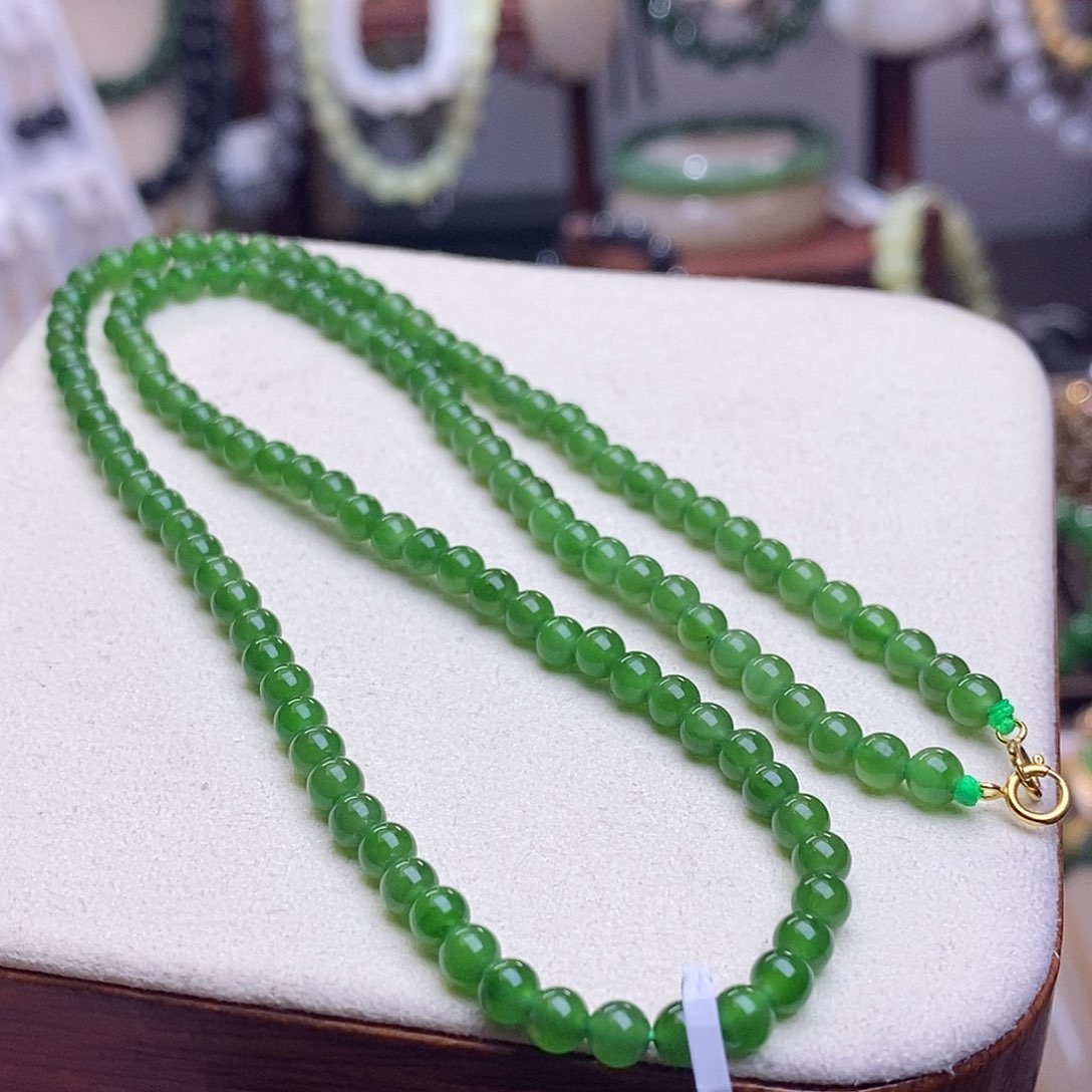 和田玉收藏级碧玉高冰俄料辣绿金镶小米珠4m未镶嵌