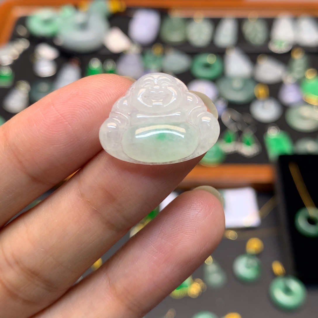 翡翠未镶嵌颈饰有纹裂