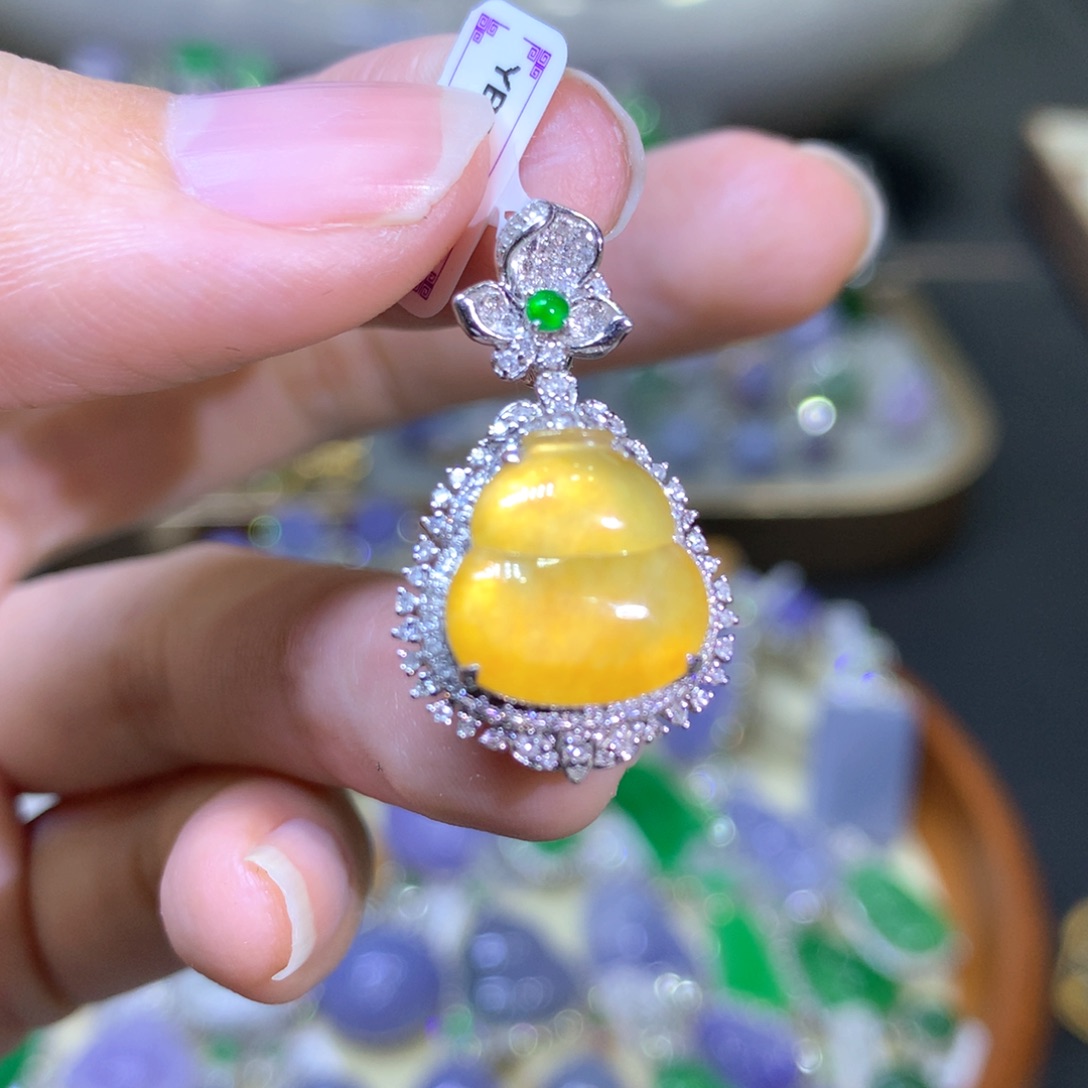 【闪购商品】翡翠颈饰18K金镶嵌翡翠吊坠项链