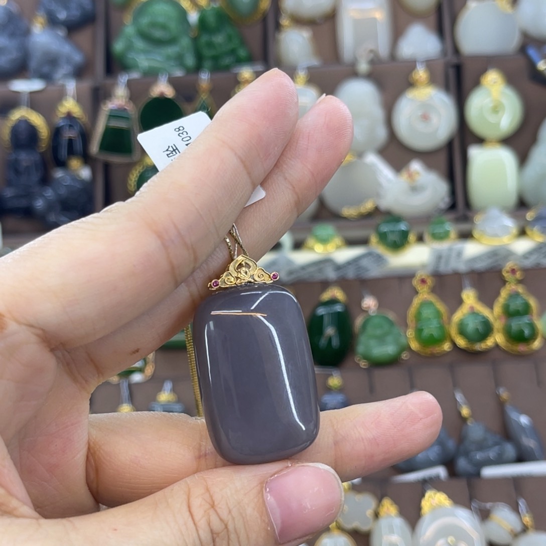 和田玉吊坠18K金镶嵌