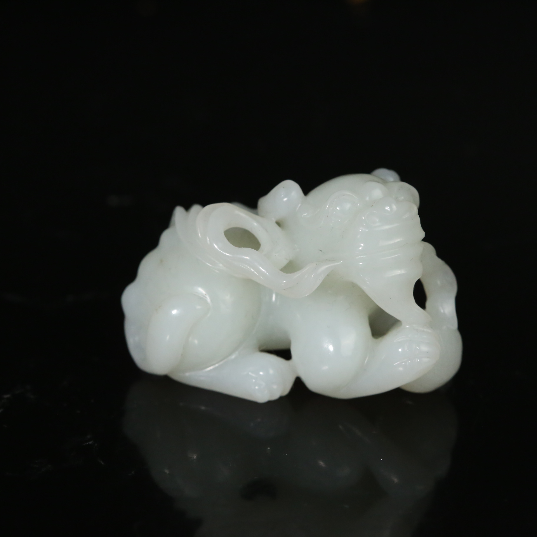 清代和田玉瑞兽把件ADB2511183025