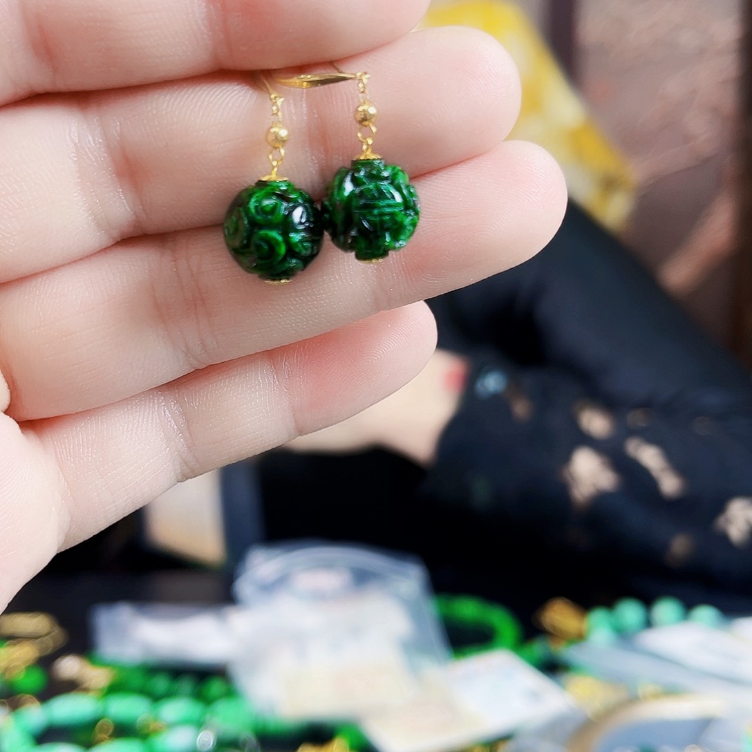 翡翠18K金镶嵌颈饰耳饰