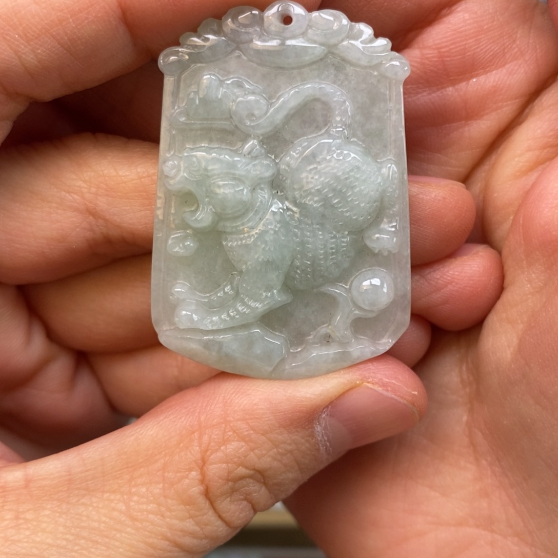 翡翠颈饰未镶嵌虎