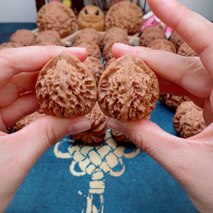 文玩核桃把件皇冠狮子头36（微修）